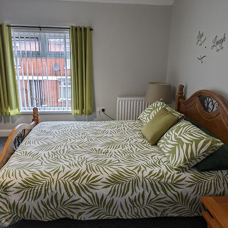 Maire Toireasa - Cosy Refurbished Property In The Gaeltacht Quarter Belfast Ngoại thất bức ảnh