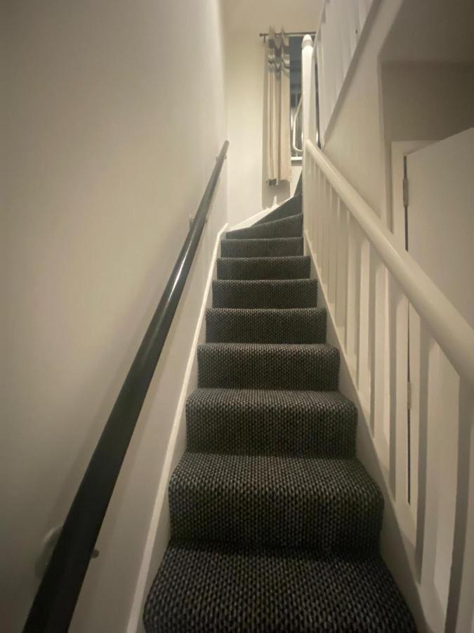 Maire Toireasa - Cosy Refurbished Property In The Gaeltacht Quarter Belfast Ngoại thất bức ảnh