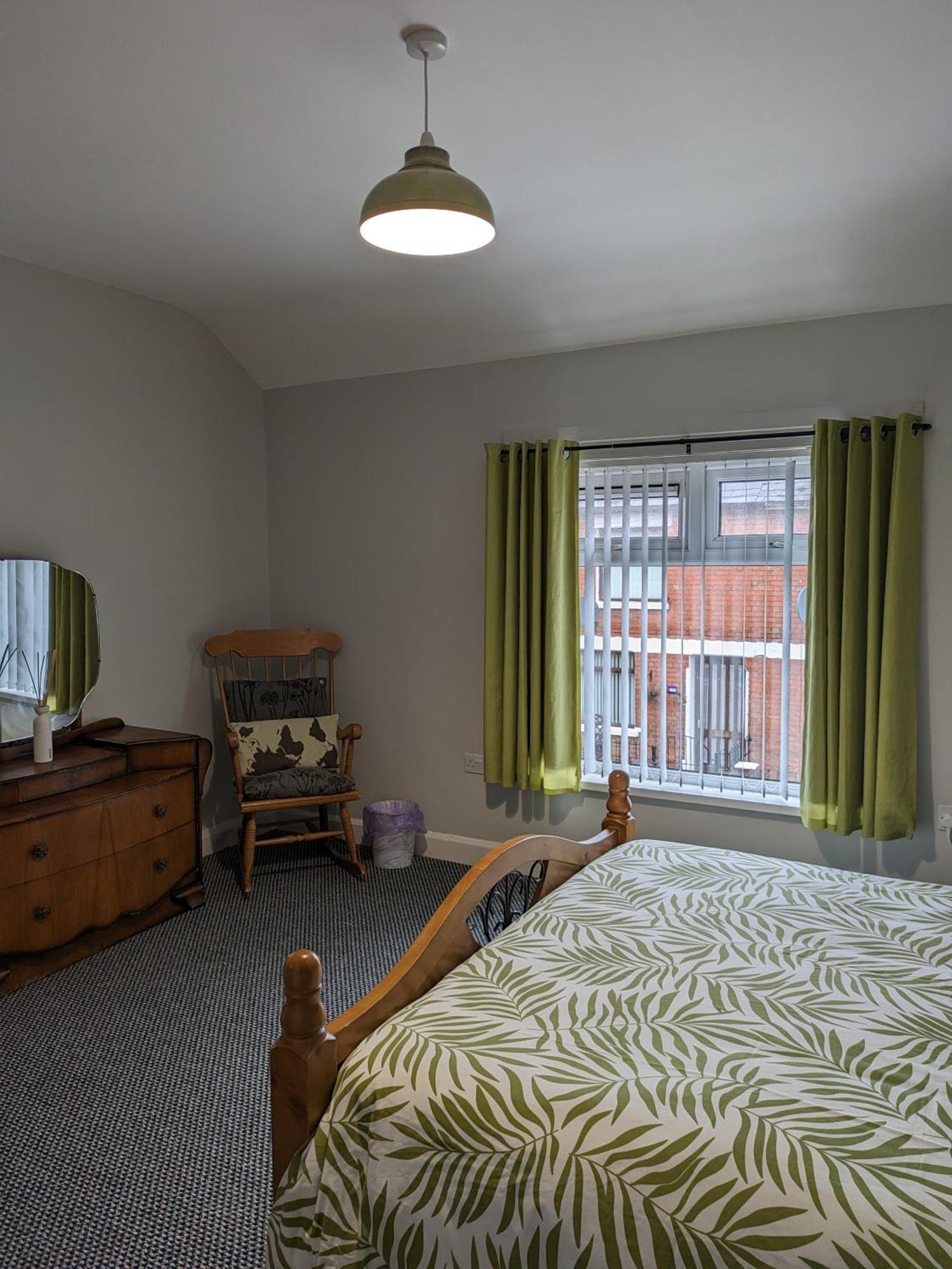 Maire Toireasa - Cosy Refurbished Property In The Gaeltacht Quarter Belfast Ngoại thất bức ảnh