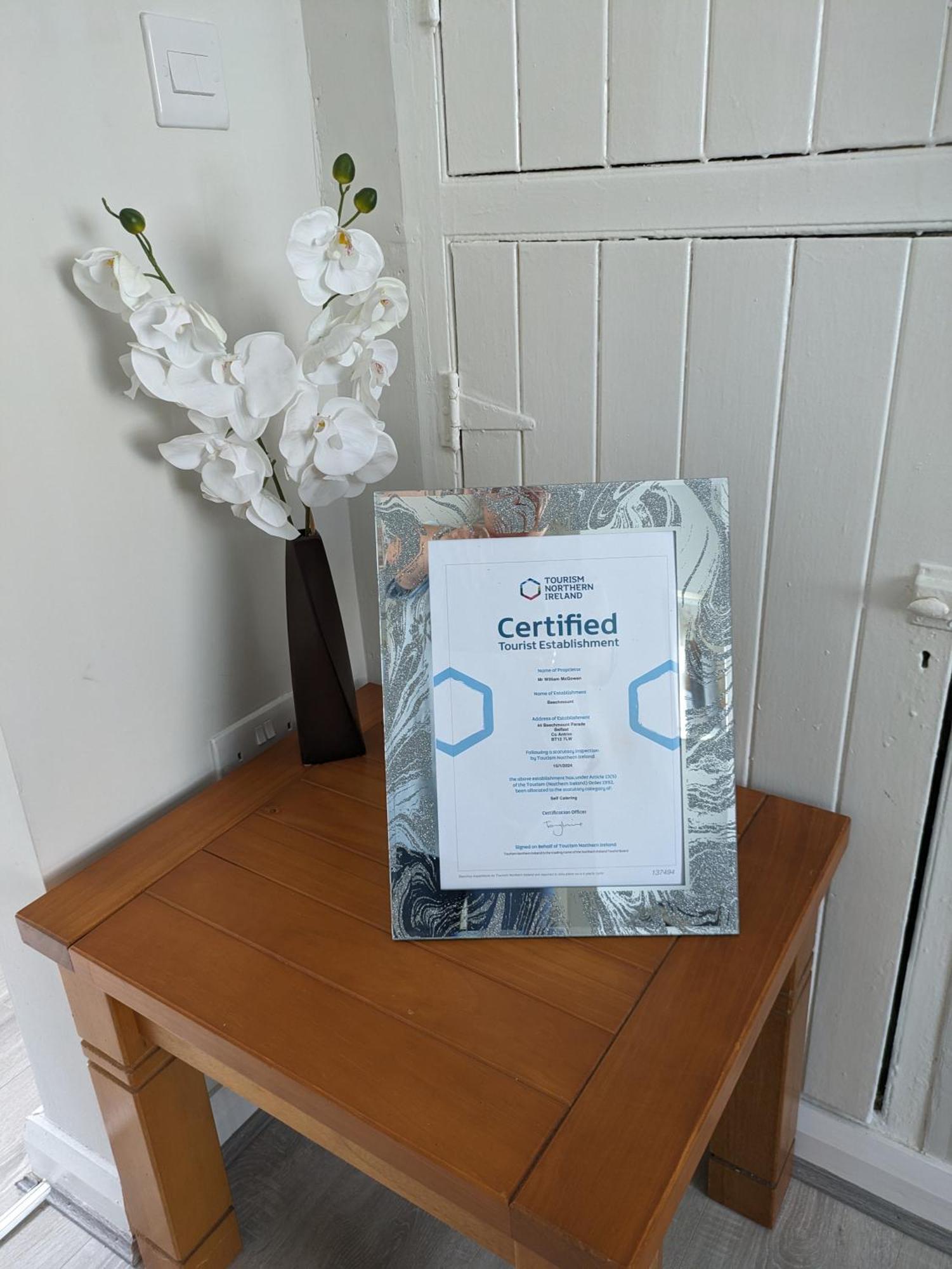 Maire Toireasa - Cosy Refurbished Property In The Gaeltacht Quarter Belfast Phòng bức ảnh